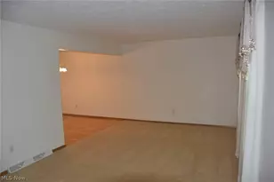 537 Howells Ct, Eastlake, OH 44095 - Photo 3