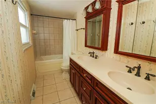 537 Howells Ct, Eastlake, OH 44095 - Photo 17