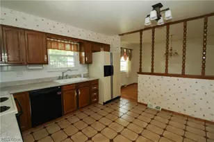 537 Howells Ct, Eastlake, OH 44095 - Photo 9