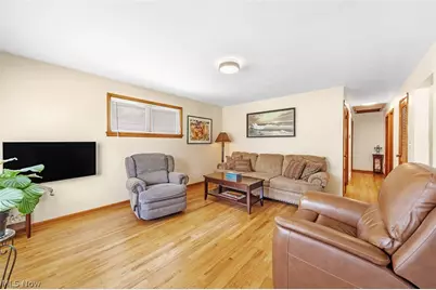 1024 Oakwood Drive, Elyria, OH 44035 - Photo 5