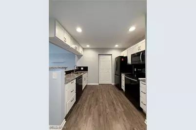 8603 Scenicview Drive, Grandview Heights, OH 44147 - Photo 5