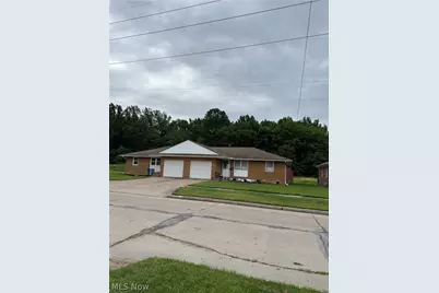 605 W 36th Street, Lorain, OH 44052 - Photo 3