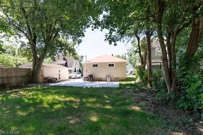 810 E Broad Street, Elyria, OH 44035 - Photo 33