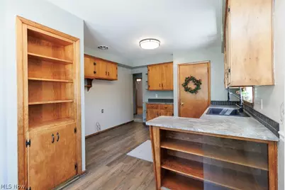 810 E Broad Street, Elyria, OH 44035 - Photo 5