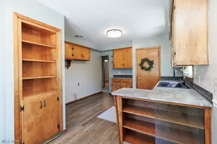 810 E Broad St, Elyria, OH 44035 - Photo 5