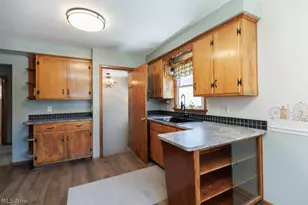 810 E Broad St, Elyria, OH 44035 - Photo 11