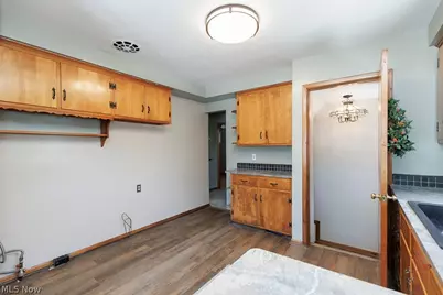 810 E Broad Street, Elyria, OH 44035 - Photo 13