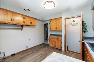 810 E Broad St, Elyria, OH 44035 - Photo 13
