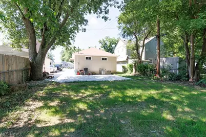 810 E Broad Street, Elyria, OH 44035 - Photo 31
