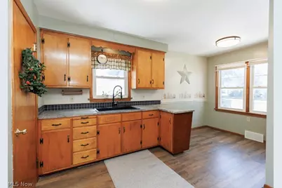 810 E Broad Street, Elyria, OH 44035 - Photo 9