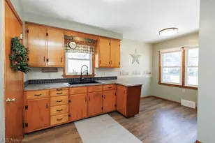 810 E Broad St, Elyria, OH 44035 - Photo 9