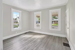 127 4th St, Elyria, OH 44035 - Photo 9