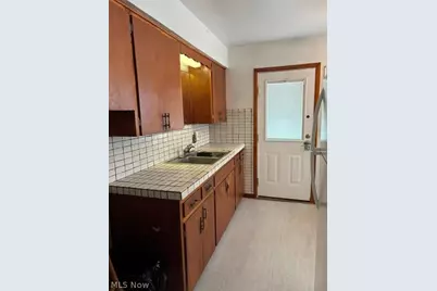 581 Fillmore Avenue, Akron, OH 44314 - Photo 9
