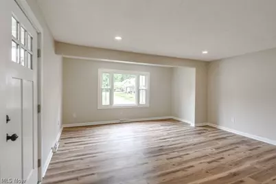 10306 Electric Boulevard, Northfield Village, OH 44067 - Photo 7