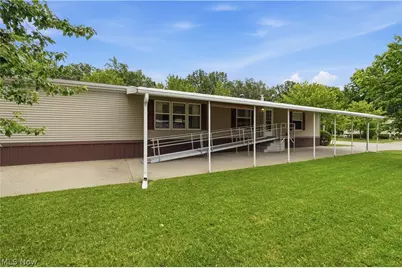 445 Pin Oak Circle, Elyria, OH 44035 - Photo 3