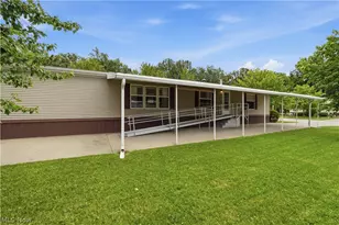 445 Pin Oak Cir, Elyria, OH 44035 - Photo 3