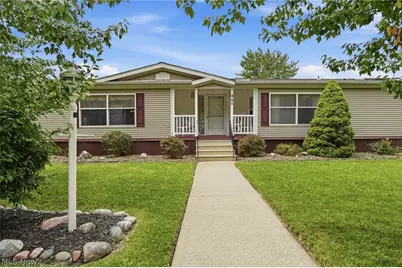 445 Pin Oak Circle, Elyria, OH 44035 - Photo 1