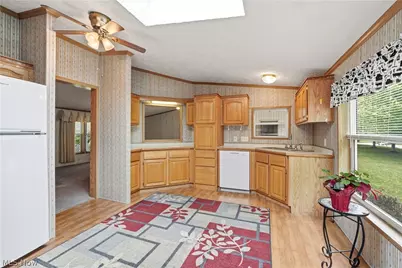 445 Pin Oak Circle, Elyria, OH 44035 - Photo 7