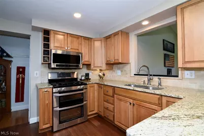 17615 Indian Hills Drive, Chagrin Falls, OH 44023 - Photo 7