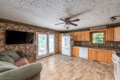 672 Jackson Street, Amherst, OH 44001 - Photo 11