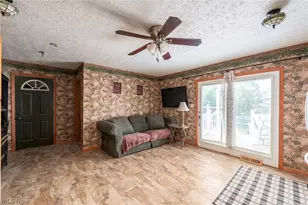672 Jackson St, Amherst, OH 44001 - Photo 13