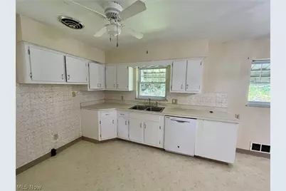 145 Circle Drive, Weirton, WV 26062 - Photo 5