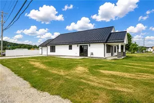 1545 Roanoke Ave, Uhrichsville, OH 44683 - Photo 3