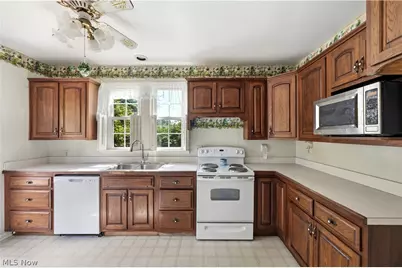 28707 Gilchrist Drive, Willowick, OH 44095 - Photo 9