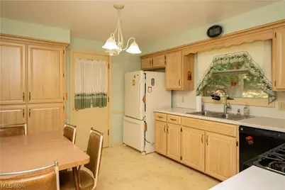 511 Bachtel Street SE, North Canton, OH 44720 - Photo 11