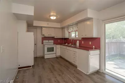 511 Taff Circle, Louisville, OH 44641 - Photo 7