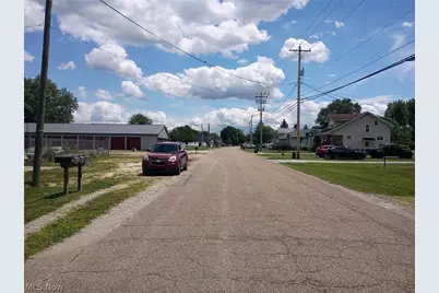 1641 Roanoke Avenue, Uhrichsville, OH 44683 - Photo 5