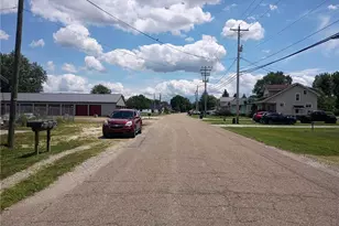 1641 Roanoke Ave, Uhrichsville, OH 44683 - Photo 5