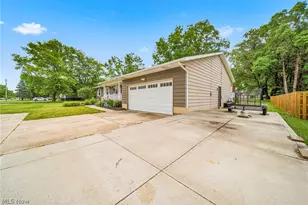8506 Lakeshore Blvd, Mentor, OH 44060 - Photo 3