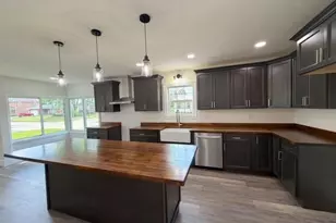131 W 10th St, Uhrichsville, OH 44683 - Photo 7