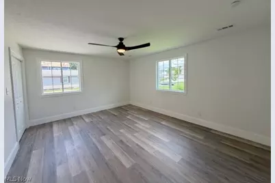 131 W 10th Street, Uhrichsville, OH 44683 - Photo 15
