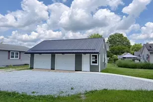 131 W 10th St, Uhrichsville, OH 44683 - Photo 3
