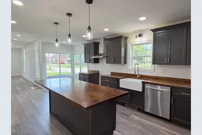 131 W 10th Street, Uhrichsville, OH 44683 - Photo 9