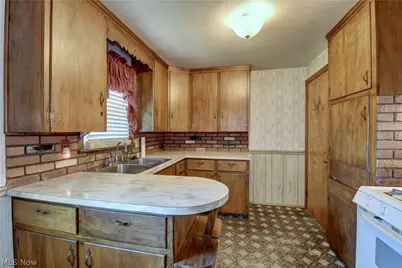 2933 Coventry Boulevard NE, Canton, OH 44705 - Photo 11