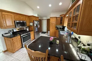 256 Clarence Dr SE, New Philadelphia, OH 44663 - Photo 5
