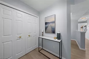 35 Sunset Cove Cir, Eastlake, OH 44095 - Photo 7