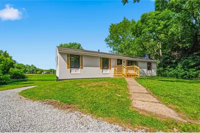 2195 Yorktown Street NW, Uniontown, OH 44685 - Photo 5