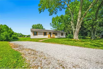 2195 Yorktown Street NW, Uniontown, OH 44685 - Photo 3