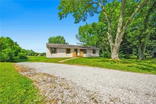 2195 Yorktown St NW, Uniontown, OH 44685 - Photo 3