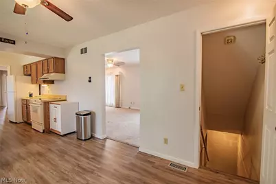 700 Victoria Avenue, Williamstown, WV 26187 - Photo 15