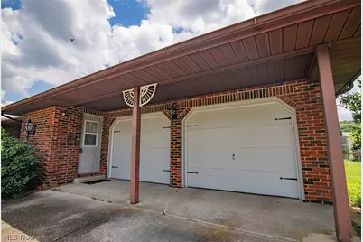 700 Victoria Avenue, Williamstown, WV 26187 - Photo 3