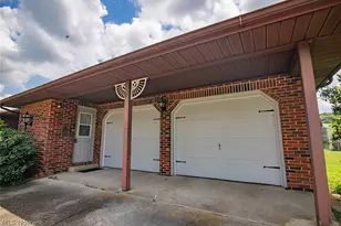 700 Victoria Ave, Williamstown, WV 26187 - Photo 3
