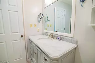 700 Victoria Ave, Williamstown, WV 26187 - Photo 27