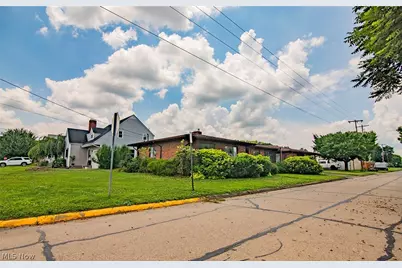 700 Victoria Avenue, Williamstown, WV 26187 - Photo 5