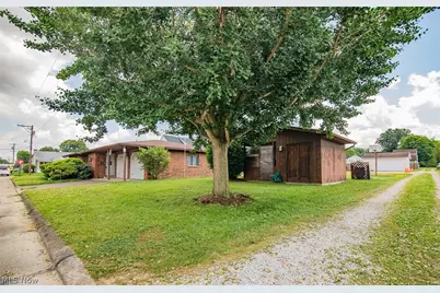 700 Victoria Avenue, Williamstown, WV 26187 - Photo 7