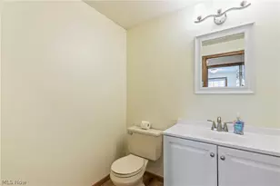 906 Southmoor Cir NE, Canton, OH 44721 - Photo 31